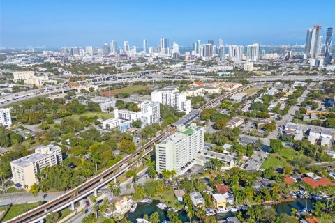 Condo in Miami, Florida, 2 bedrooms  № 1977029 - photo 21
