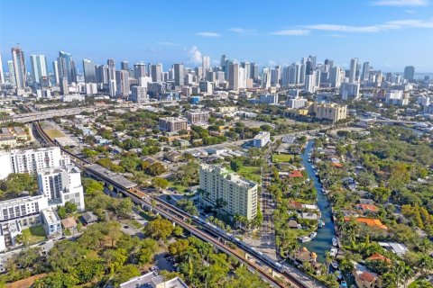 Condo in Miami, Florida, 2 bedrooms  № 1977029 - photo 23