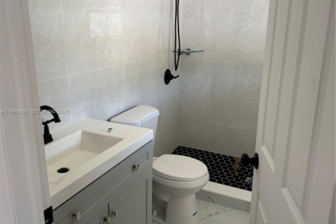 Casa en Miami, Florida 4 dormitorios, 104.79 m2 № 2057188