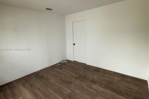 Casa en alquiler en Miami, Florida, 4 dormitorios, 104.79 m2 № 2057188 - foto 3