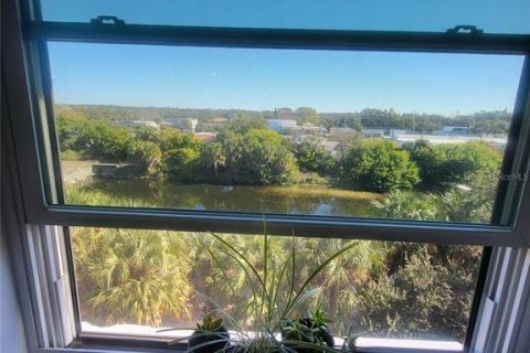 Copropriété à vendre à Clearwater, Floride: 2 chambres, 80.82 m2 № 2125859 - photo 9