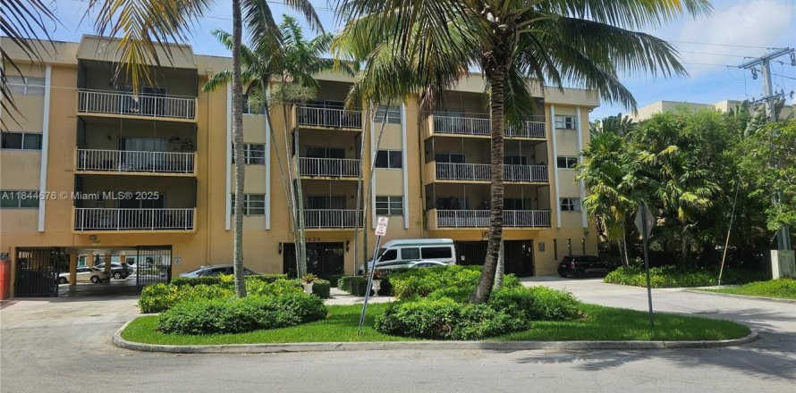Condo in North Miami, Florida, 1 bedroom  № 1845894