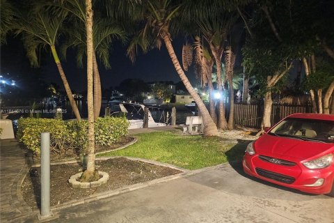 Condo in North Miami, Florida, 1 bedroom  № 1845894 - photo 7