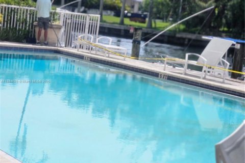 Condo in North Miami, Florida, 1 bedroom  № 1845894 - photo 5