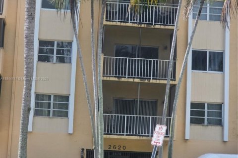 Condo in North Miami, Florida, 1 bedroom  № 1845894 - photo 6