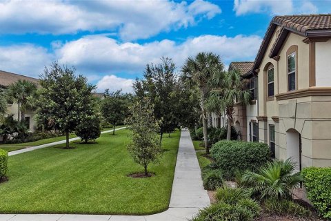 Adosado en venta en Kissimmee, Florida, 5 dormitorios, 210.24 m2 № 1815458 - foto 2