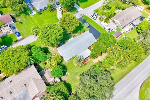 House in Palmetto Bay, Florida 4 bedrooms, 148.83 sq.m. № 2244182 - photo 30