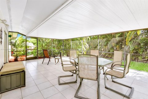 House in Palmetto Bay, Florida 4 bedrooms, 148.83 sq.m. № 2244182 - photo 25