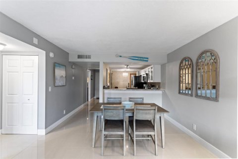 Copropriété à vendre à Boca Raton, Floride: 2 chambres, 104.98 m2 № 2183411 - photo 11