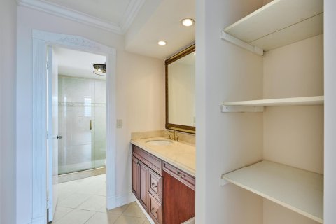 Condo in Pompano Beach, Florida, 2 bedrooms № 2182087 - photo 18