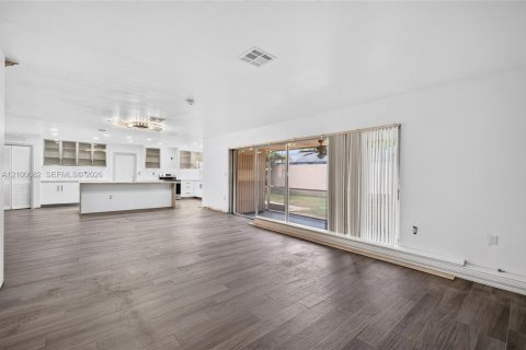 Villa ou maison à vendre à Miami, Floride: 3 chambres, 136.1 m2 № 2439350 - photo 14