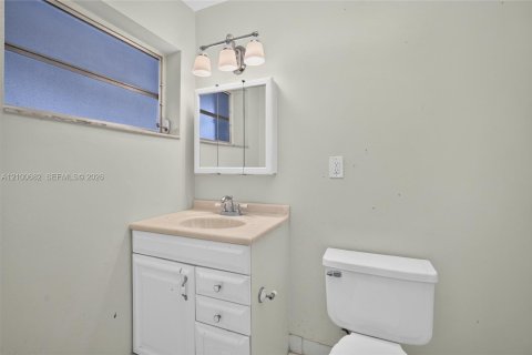 Villa ou maison à vendre à Miami, Floride: 3 chambres, 136.1 m2 № 2439350 - photo 24
