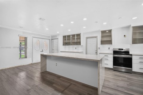 Villa ou maison à vendre à Miami, Floride: 3 chambres, 136.1 m2 № 2439350 - photo 6