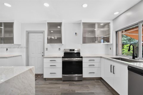 Villa ou maison à vendre à Miami, Floride: 3 chambres, 136.1 m2 № 2439350 - photo 7