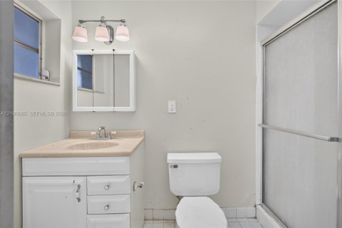 Villa ou maison à vendre à Miami, Floride: 3 chambres, 136.1 m2 № 2439350 - photo 22