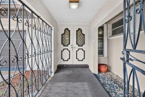 Villa ou maison à vendre à Miami, Floride: 3 chambres, 136.1 m2 № 2439350 - photo 3