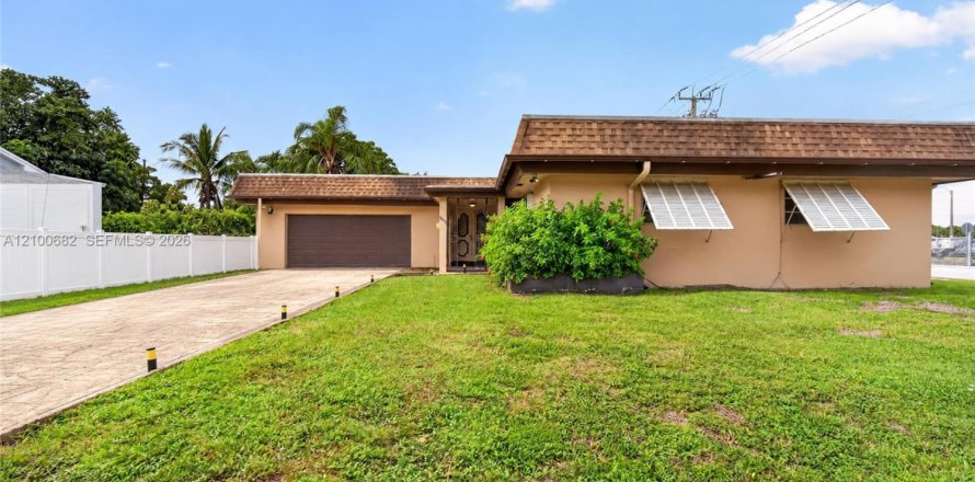 Villa ou maison à Miami, Floride 3 chambres, 136.1 m2 № 2439350