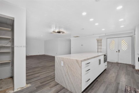 Villa ou maison à vendre à Miami, Floride: 3 chambres, 136.1 m2 № 2439350 - photo 9