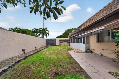 Villa ou maison à vendre à Miami, Floride: 3 chambres, 136.1 m2 № 2439350 - photo 29
