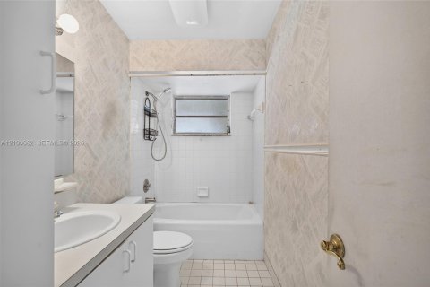 Villa ou maison à vendre à Miami, Floride: 3 chambres, 136.1 m2 № 2439350 - photo 17