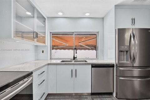 Villa ou maison à vendre à Miami, Floride: 3 chambres, 136.1 m2 № 2439350 - photo 8