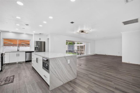 Villa ou maison à vendre à Miami, Floride: 3 chambres, 136.1 m2 № 2439350 - photo 10