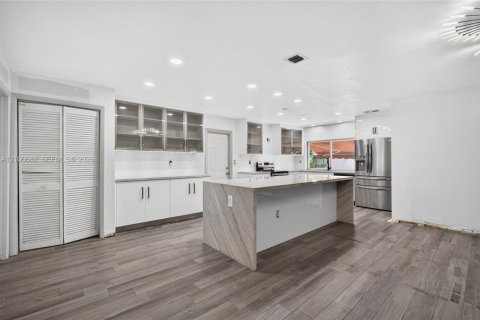 Villa ou maison à vendre à Miami, Floride: 3 chambres, 136.1 m2 № 2439350 - photo 4