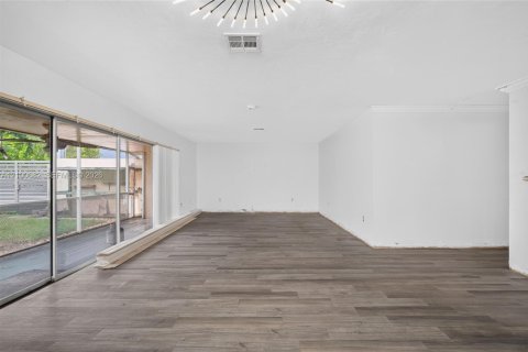 Villa ou maison à vendre à Miami, Floride: 3 chambres, 136.1 m2 № 2439350 - photo 12