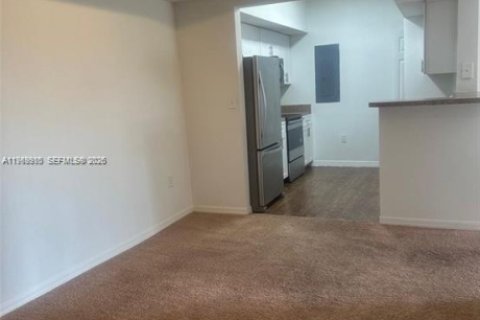 Condominio en alquiler en Pembroke Pines, Florida, 2 dormitorios, 104.98 m2 № 2030700 - foto 8