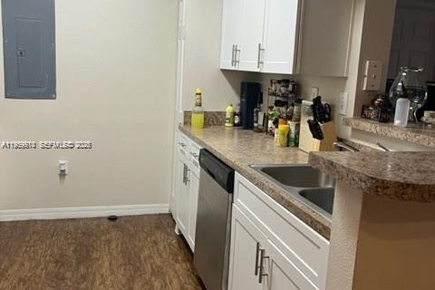 Condominio en alquiler en Pembroke Pines, Florida, 2 dormitorios, 104.98 m2 № 2030700 - foto 3