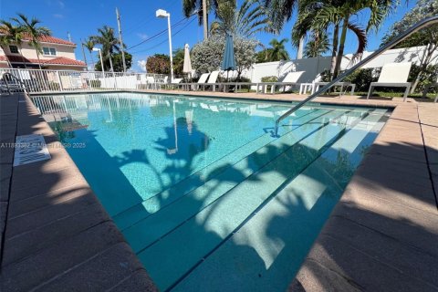 Touwnhouse à vendre à Pompano Beach, Floride: 3 chambres, 139.35 m2 № 2169822 - photo 19