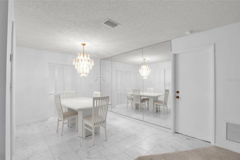 Casa en venta en Ocala, Florida, 3 dormitorios, 220.74 m2 № 1900677 - foto 10