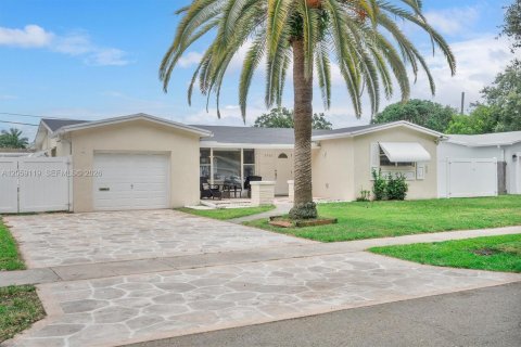 House in Cooper City, Florida 3 bedrooms, 156.91 sq.m. № 2264176