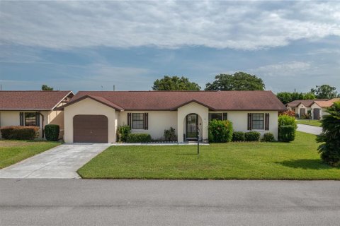 House in Haines City, Florida 2 bedrooms, 81.75 sq.m. № 1833036 - photo 1