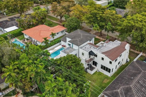 House in Coral Gables, Florida 3 bedrooms, 168.34 sq.m. № 2003426 - photo 26