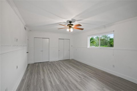 House in Coral Gables, Florida 3 bedrooms, 168.34 sq.m. № 2003426 - photo 17