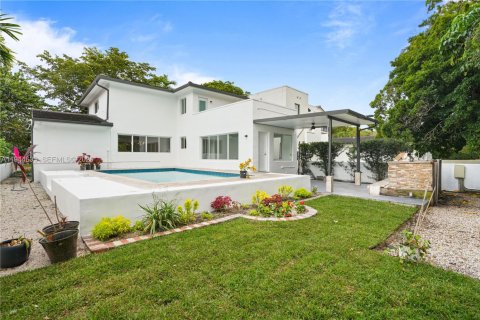 House in Coral Gables, Florida 3 bedrooms, 168.34 sq.m. № 2003426 - photo 2