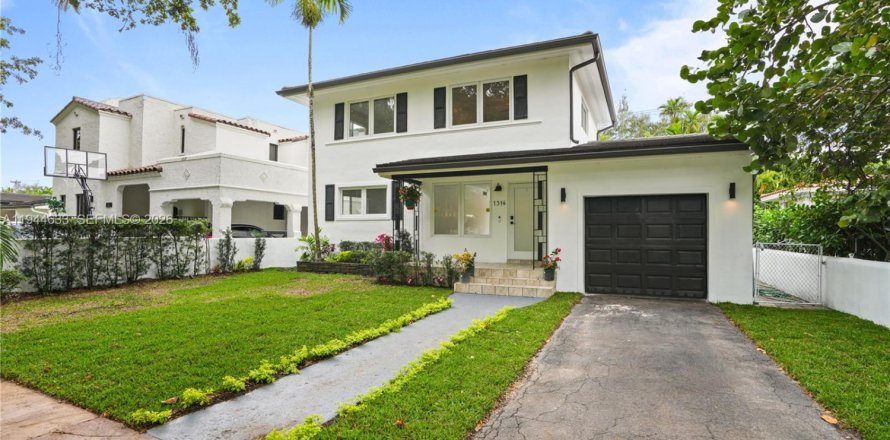 House in Coral Gables, Florida 3 bedrooms, 168.34 sq.m. № 2003426