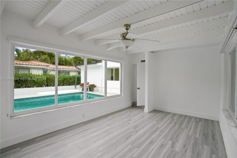 House in Coral Gables, Florida 3 bedrooms, 168.34 sq.m. № 2003426 - photo 12
