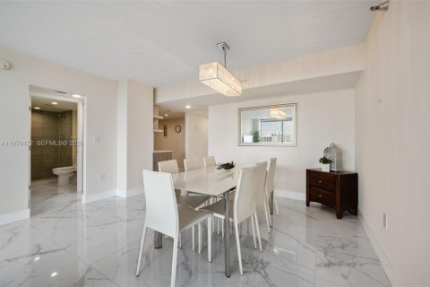 Condominio en venta en Aventura, Florida, 2 dormitorios, 96.43 m2 № 2043961 - foto 9