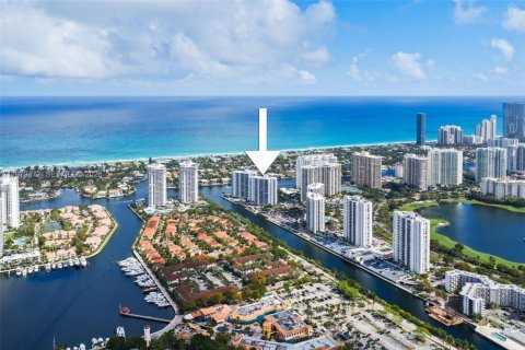 Condominio en Aventura, Florida, 2 dormitorios  № 2043961