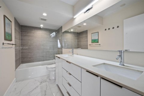 Condominio en venta en Aventura, Florida, 2 dormitorios, 96.43 m2 № 2043961 - foto 17