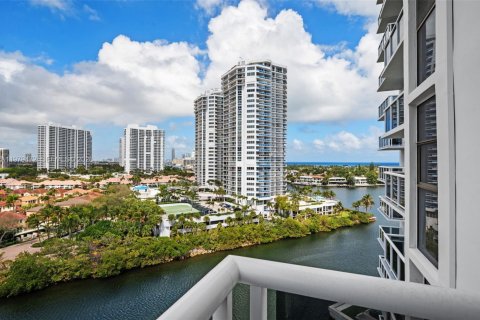 Condominio en venta en Aventura, Florida, 2 dormitorios, 96.43 m2 № 2043961 - foto 26