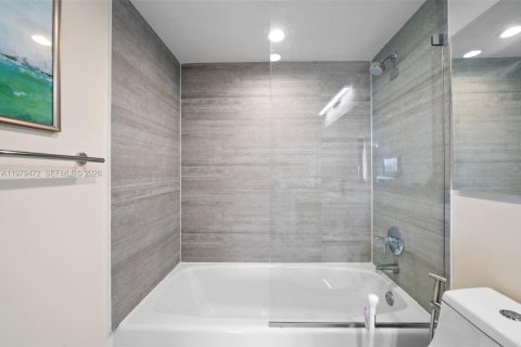 Condominio en venta en Aventura, Florida, 2 dormitorios, 96.43 m2 № 2043961 - foto 18