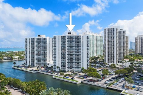 Condominio en venta en Aventura, Florida, 2 dormitorios, 96.43 m2 № 2043961 - foto 30