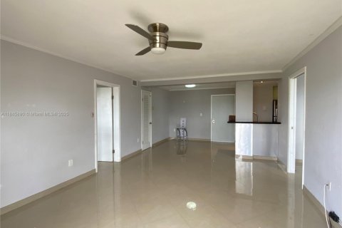 Снять в аренду кондоминиум в Майами-Бич, Флорида 2 спальни, 101.45м2, № 1888828 - фото 1
