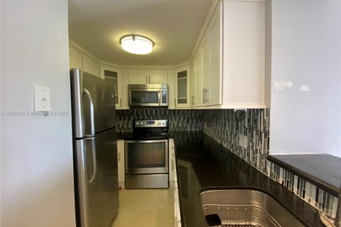 Снять в аренду кондоминиум в Майами-Бич, Флорида 2 спальни, 101.45м2, № 1888828 - фото 4