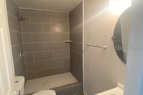 Commercial property in Zephyrhills, Florida 5 bedrooms, 156.08 sq.m. № 2433303 - photo 6