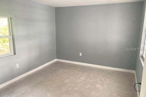 Commercial property in Zephyrhills, Florida 5 bedrooms, 156.08 sq.m. № 2433303 - photo 3