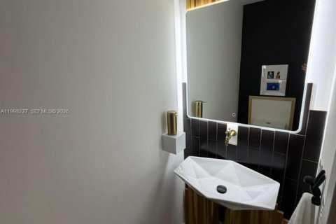 Condominio en alquiler en Miami, Florida, 3 dormitorios, 110.55 m2 № 2060895 - foto 8